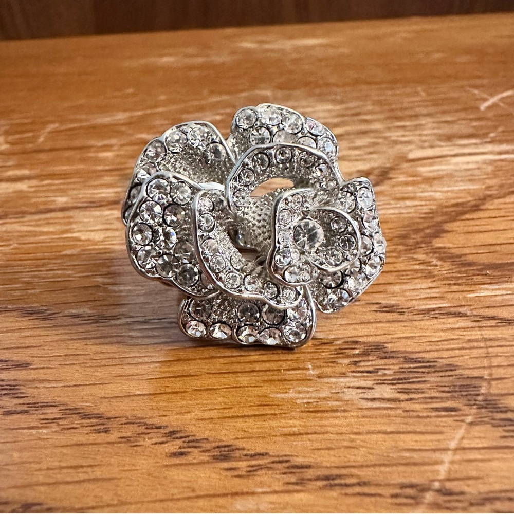 Forever 21 Silver Crystal Rose Flower Ring Size 8
